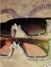 Load image into Gallery viewer, 💎🕶Icy Wonders🕶💎 FASHION SHADES
